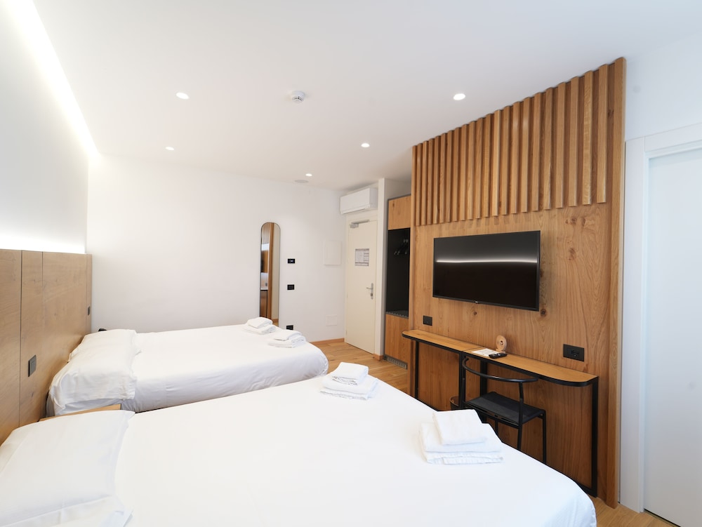 Comfort Room, Multiple Beds, Non Smoking - Photo 5
