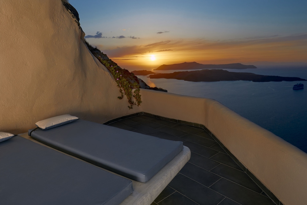 Gods Divine Suite indoor pool with hot tub and Caldera View - Photo 5