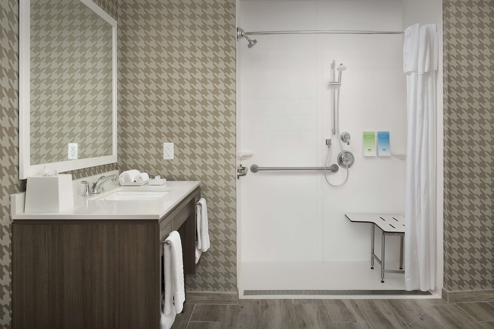 Suite, 1 King Bed, Accessible, Non Smoking (Hearing) - Photo 9