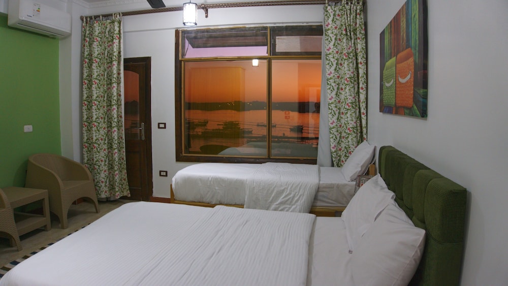 Deluxe Double or Twin Room - Photo 2