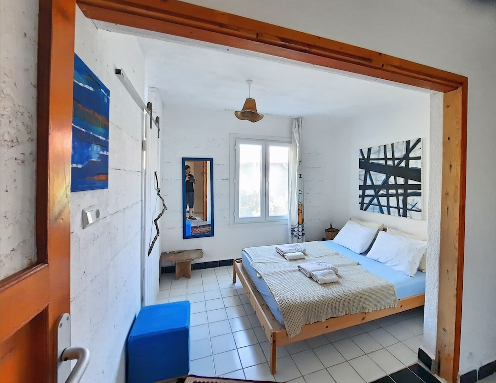Design Double Room, 1 Double Bed, Hill View, Beachside photo 1