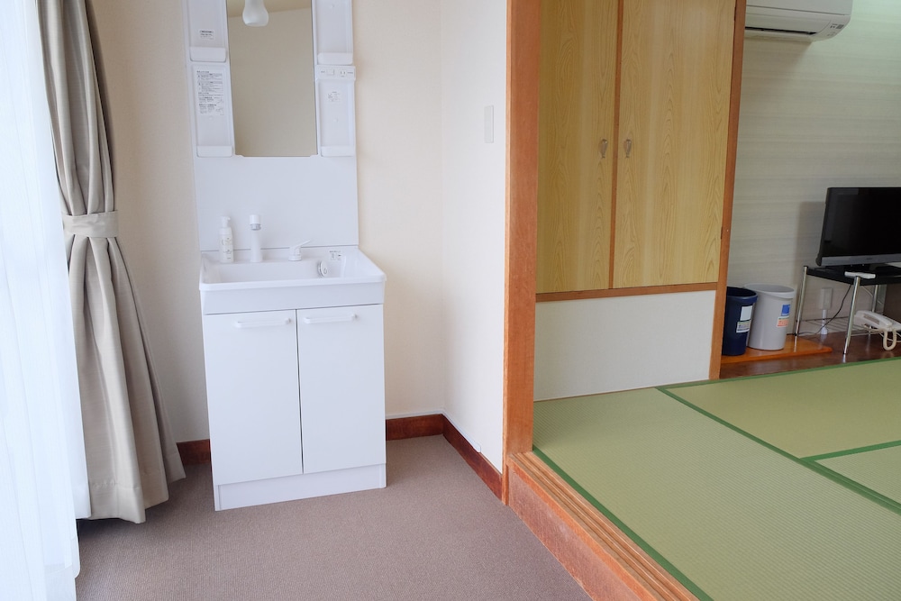 Japanese Style Room For 3 People with Shared Bathroom and Toilet photo 3
