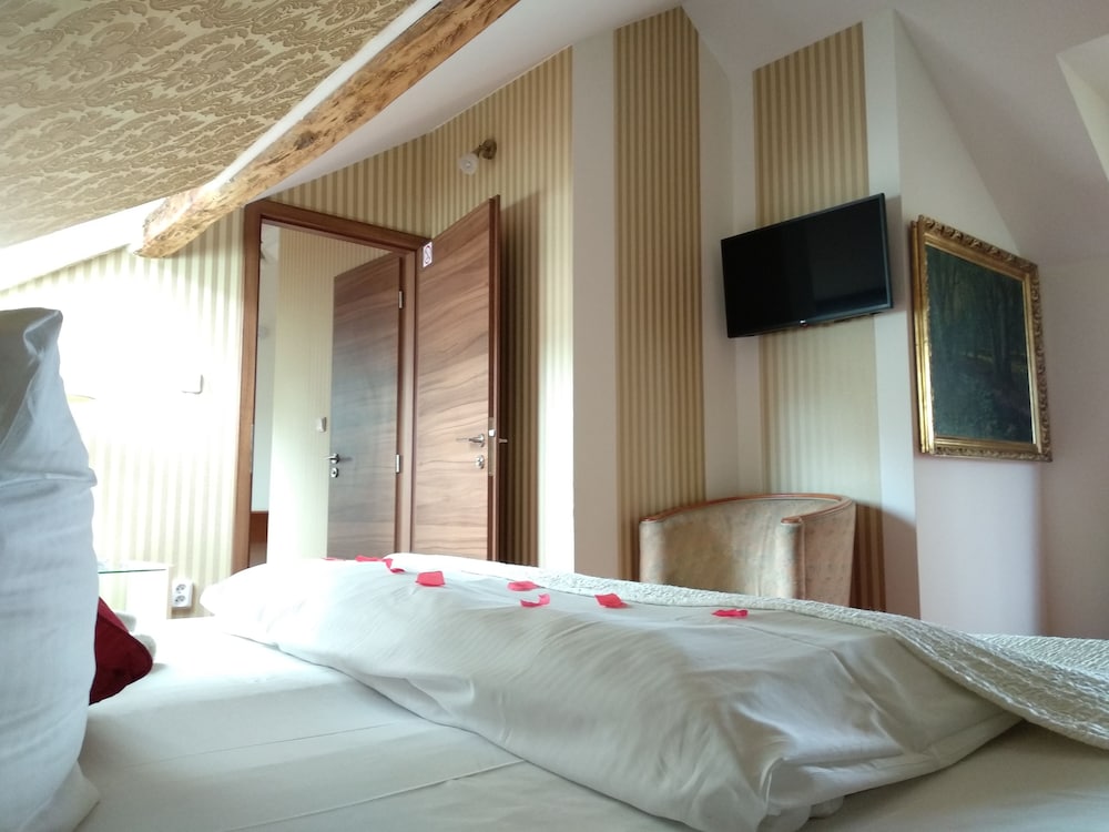 Suite (VIP, Sauna for a fee) - Photo 4
