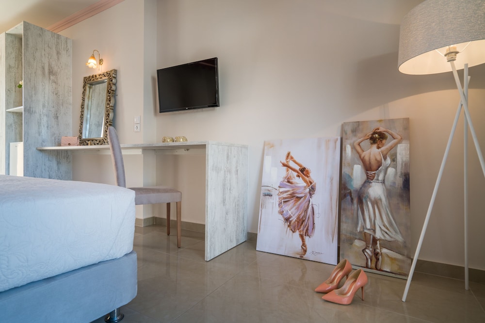 Deluxe Room - Photo 4
