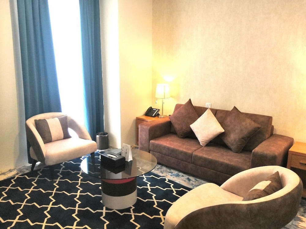 Junior Suite, 1 King Bed - Photo 3