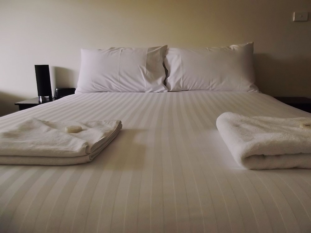 Deluxe Room, 1 Queen Bed, Jetted Tub photo 2