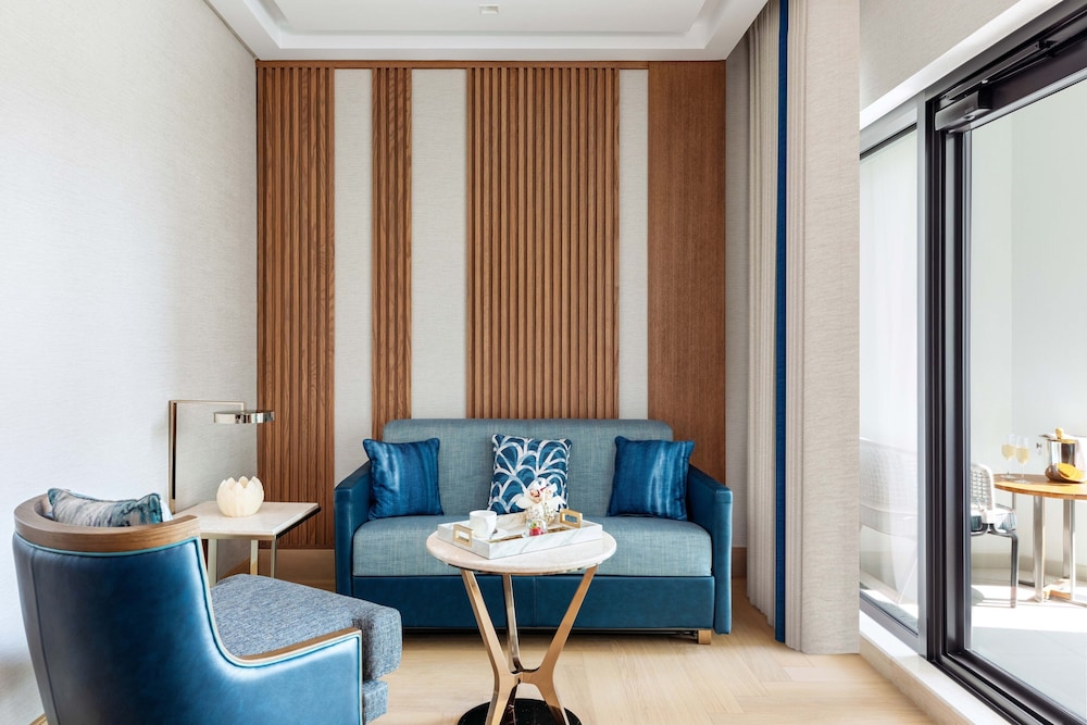 Two Bedroom Grand Luxury Suite Sea View with Club Lounge Access