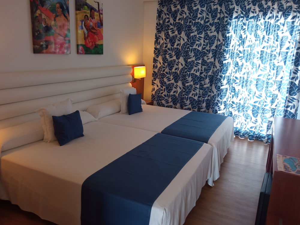 Superior Double Room, Pool View (4 adults) photo 2