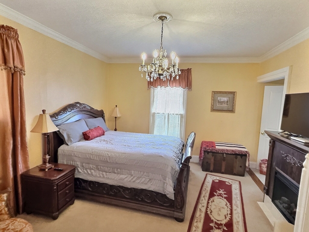 McCulloch Suite photo 1