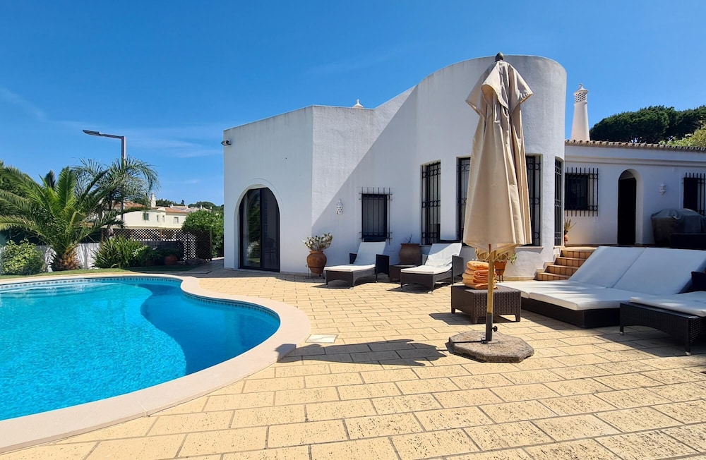 Villa photo 2