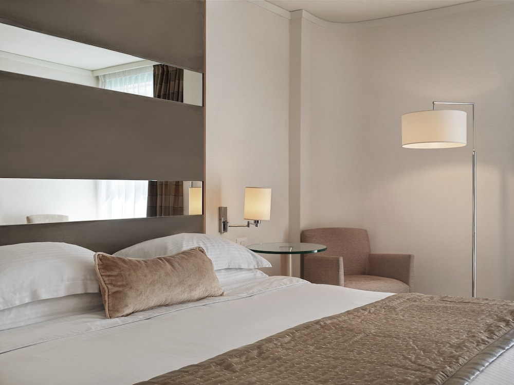 Superior Double or Twin Room, City View (Business) - Photo 6