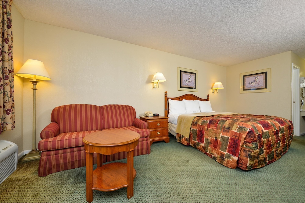 Room, 1 King Bed, Non Smoking - Photo 1