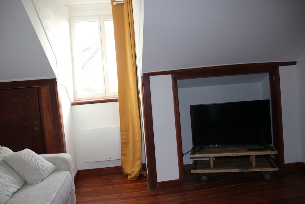 Family Room, 1 King Bed with Sofa bed, Garden View, Garden Area (Sword Beach) photo 2