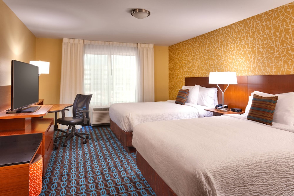 Room, 2 Queen Beds (Mobility Accessible, Roll-In Shower) photo 1
