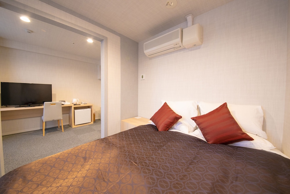 Deluxe Double Room, 1 Bedroom, Non Smoking, Refrigerator - Photo 3