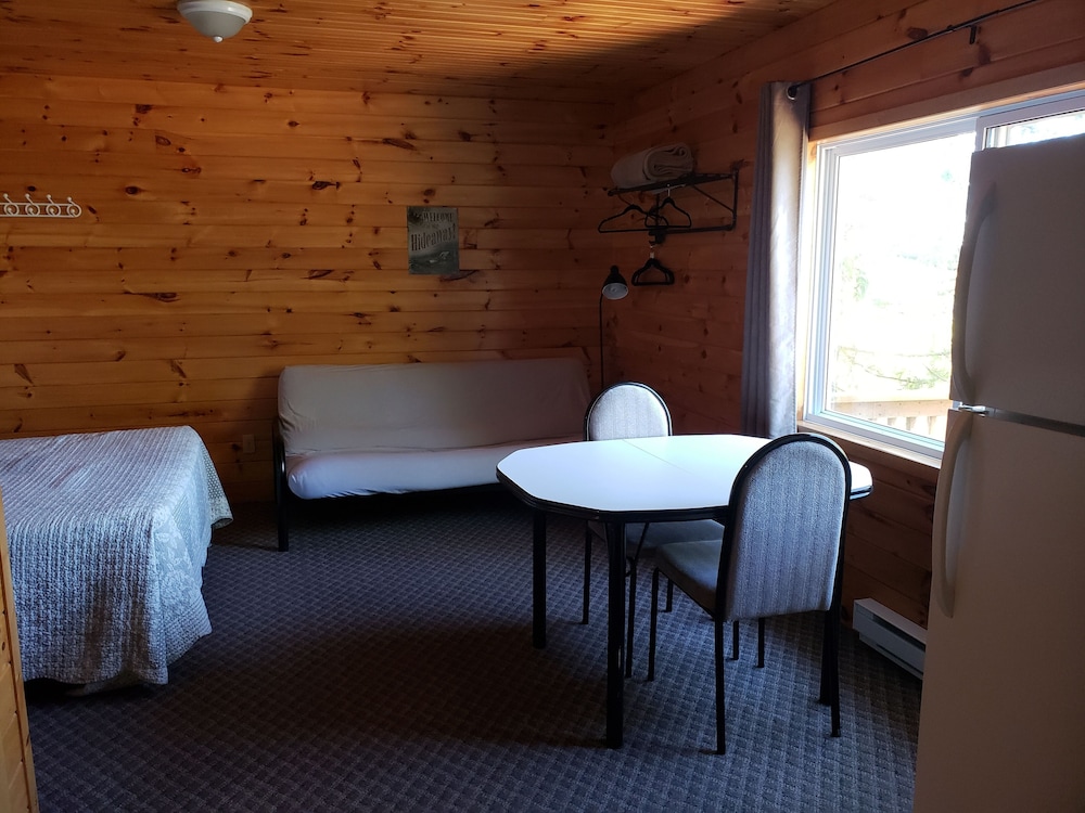 Hideaway-Deluxe Cabin, 1 Bedroom, Lake View photo 2