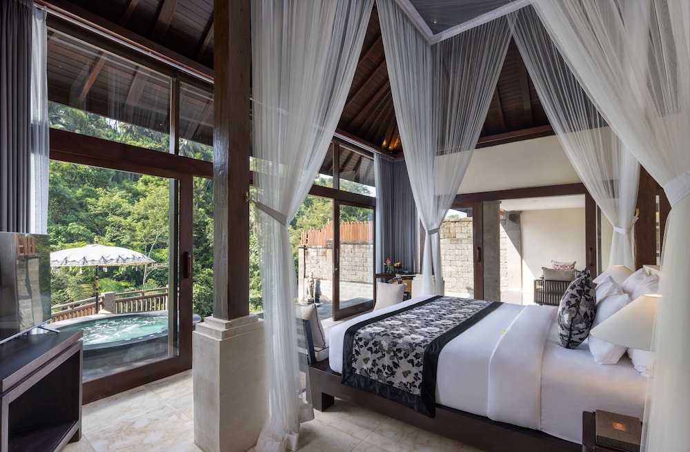 Premier Pool Villa with Spa Bath photo 2