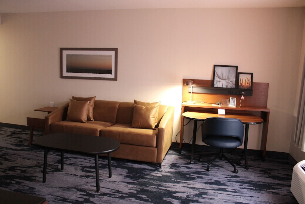 Executive Suite, 1 King Bed with Sofa bed - Photo 3