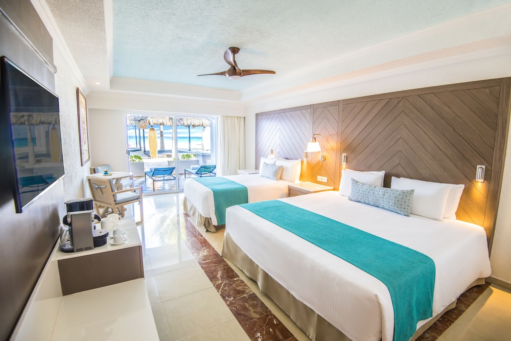 Junior Room, 2 Double Beds, Beachfront (Walk Out)
