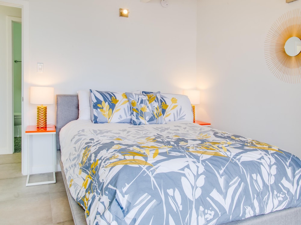 House, Multiple Beds (For The Record)