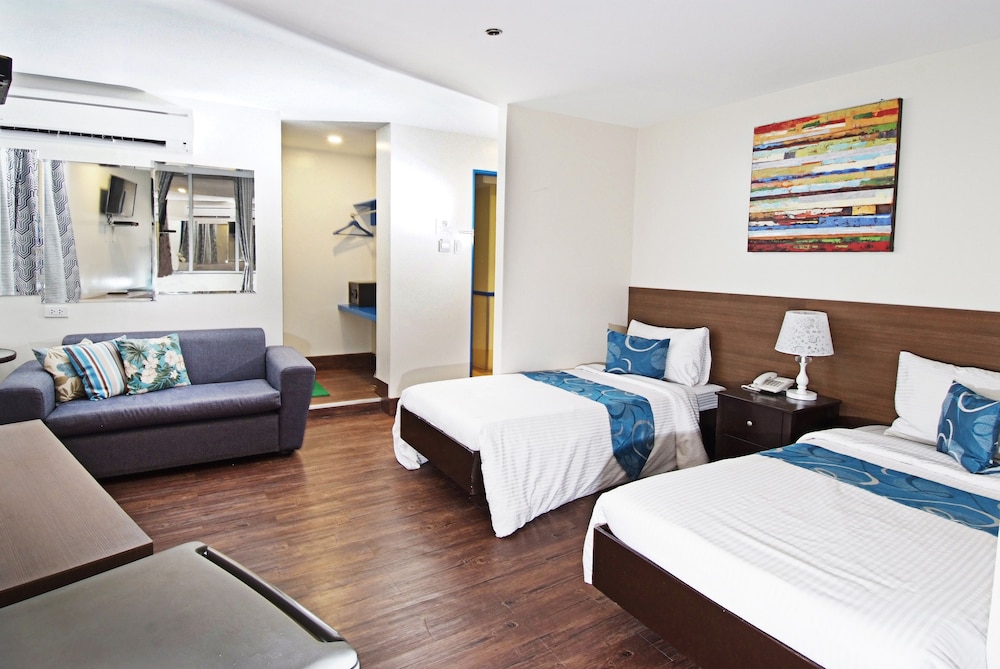 Suite - Photo 3