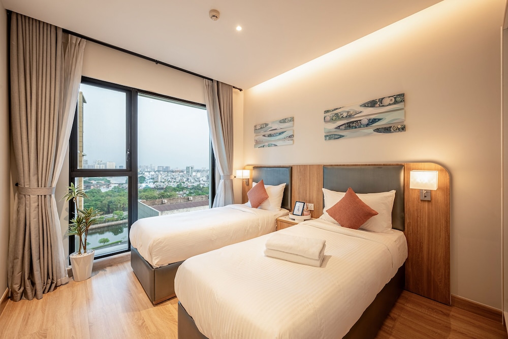 Presidential Suite, 3 Bedrooms, Business Lounge Access, City View