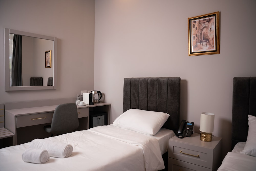 Standard Room, 2 Twin Beds - Photo 3