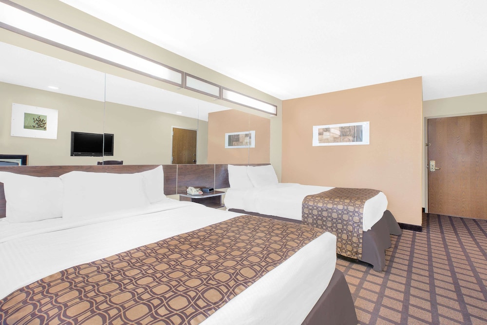 Room, Accessible photo 1