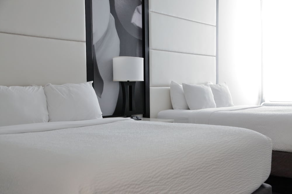 Room, 2 Queen Beds, Non Smoking - Photo 13
