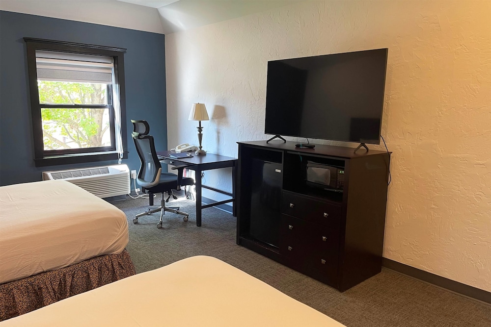 Superior Room, 2 Queen Beds, Non Smoking - Photo 2