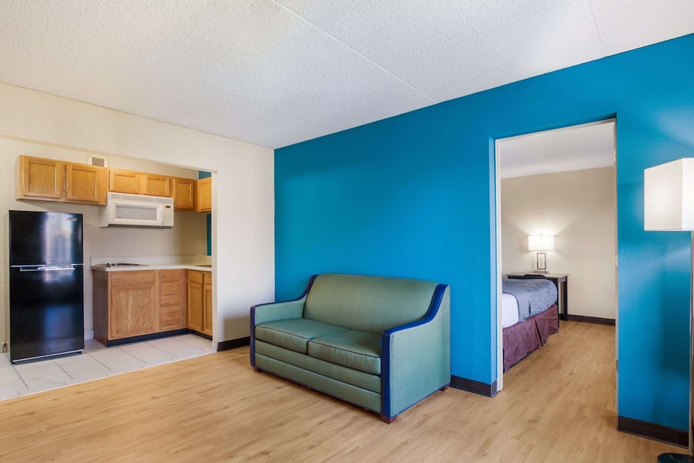 Suite, 2 Queen Beds, Accessible, Kitchen photo 3