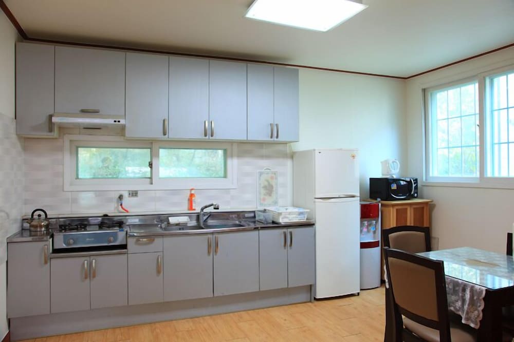 House (B) photo 3