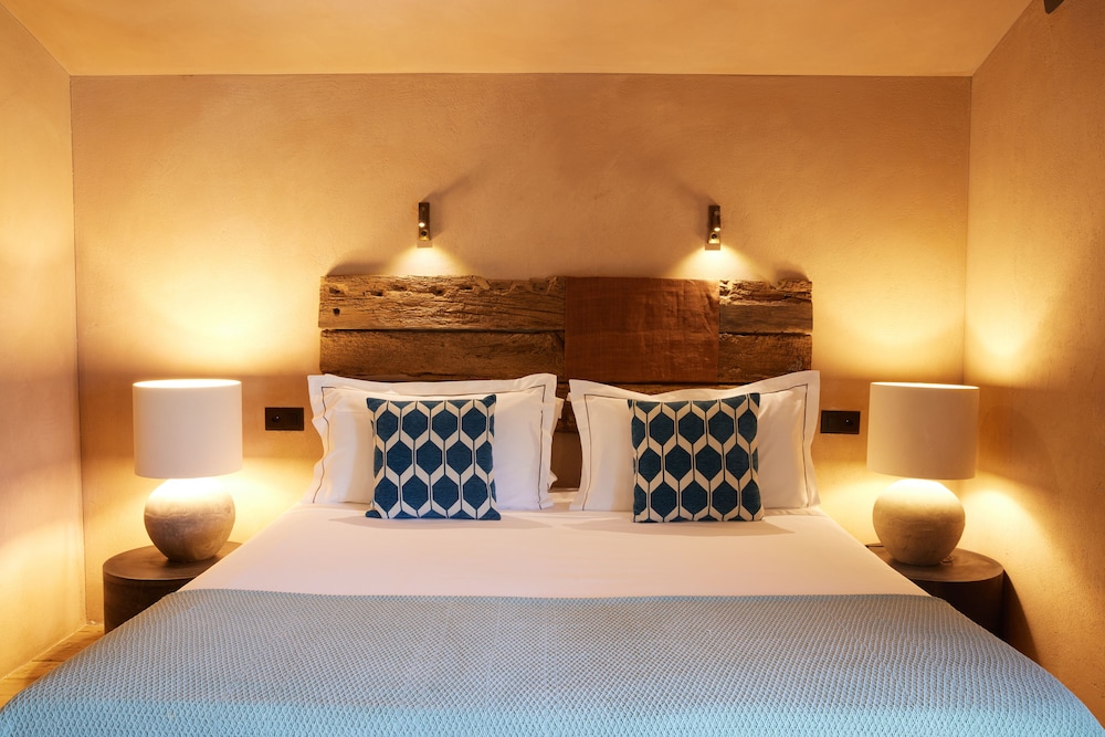 Superior Double Room, 1 King Bed, Lake View photo 1