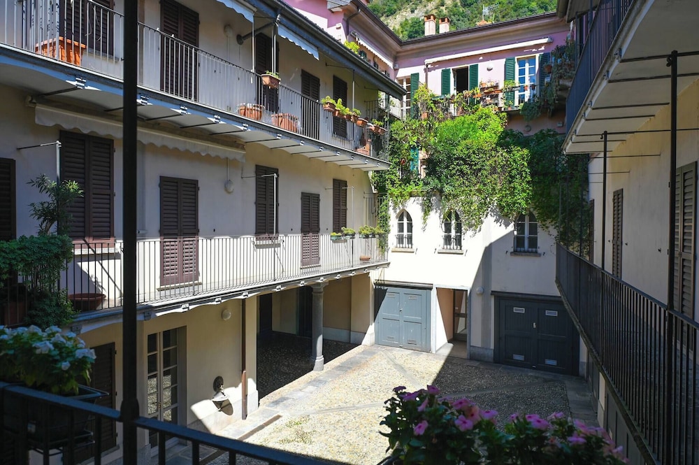 One & Only Lake View Apartment in Central Como, Photo 17