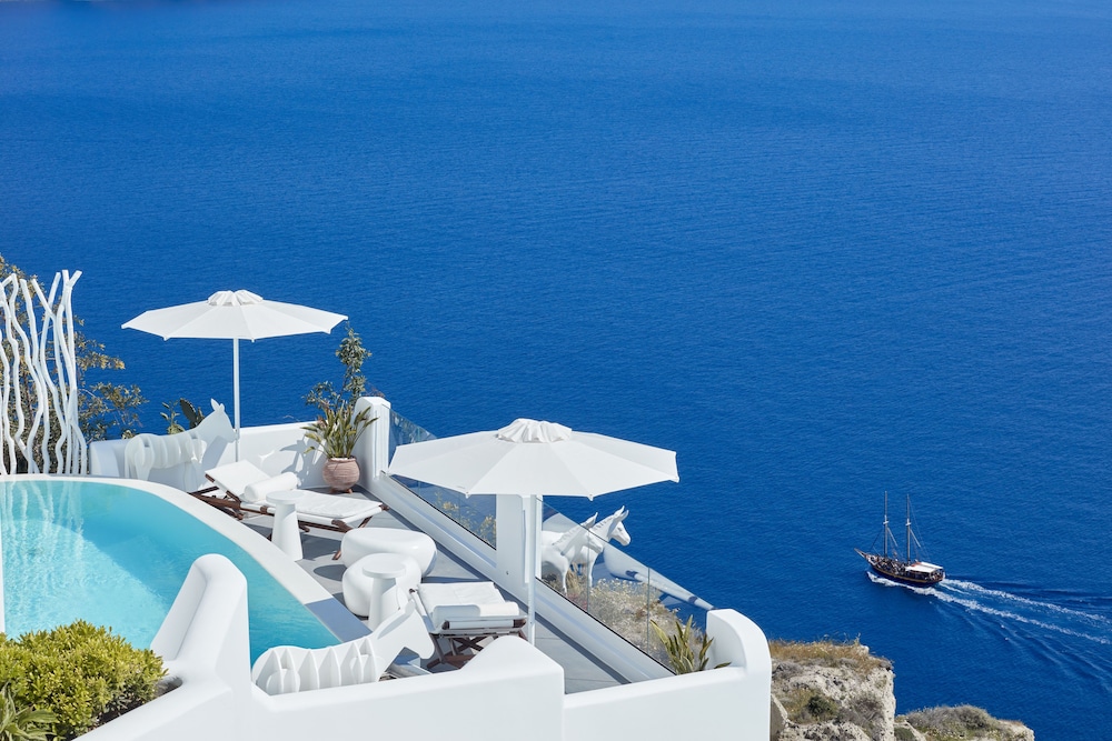 Master Suite with Infinity Pool