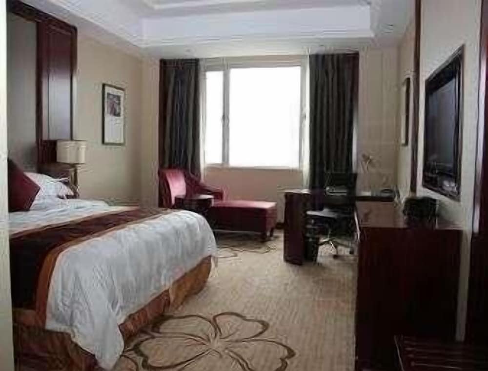 Deluxe Room, 1 King Bed photo 1