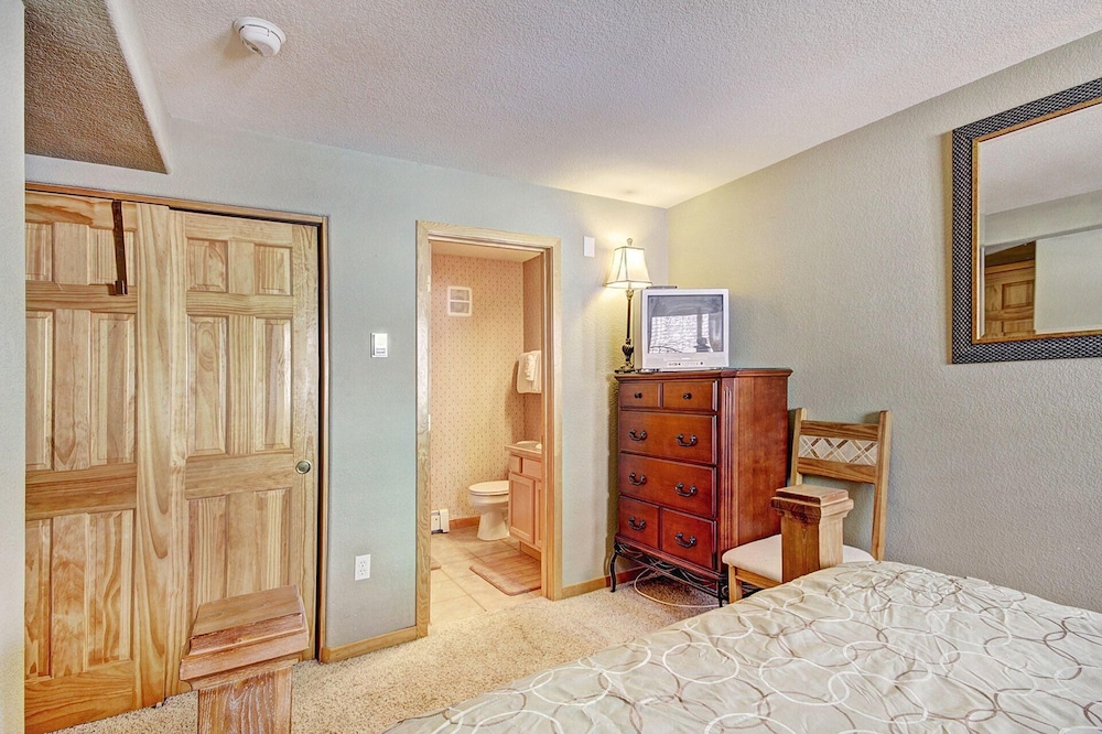 Condo, 2 Bedrooms photo 3