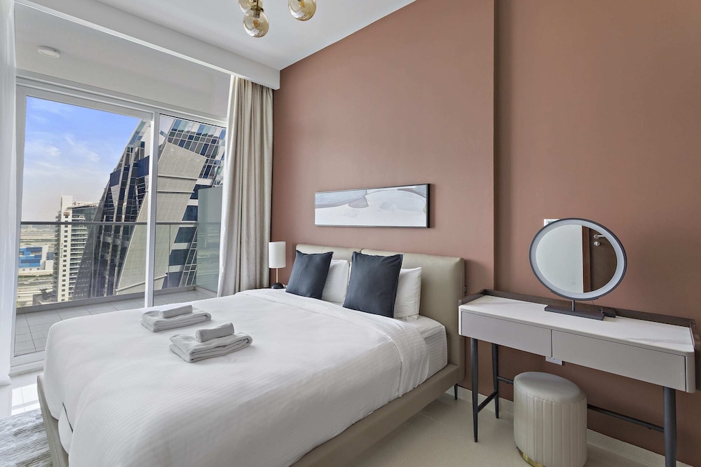 Vera Residences 2108 photo 3