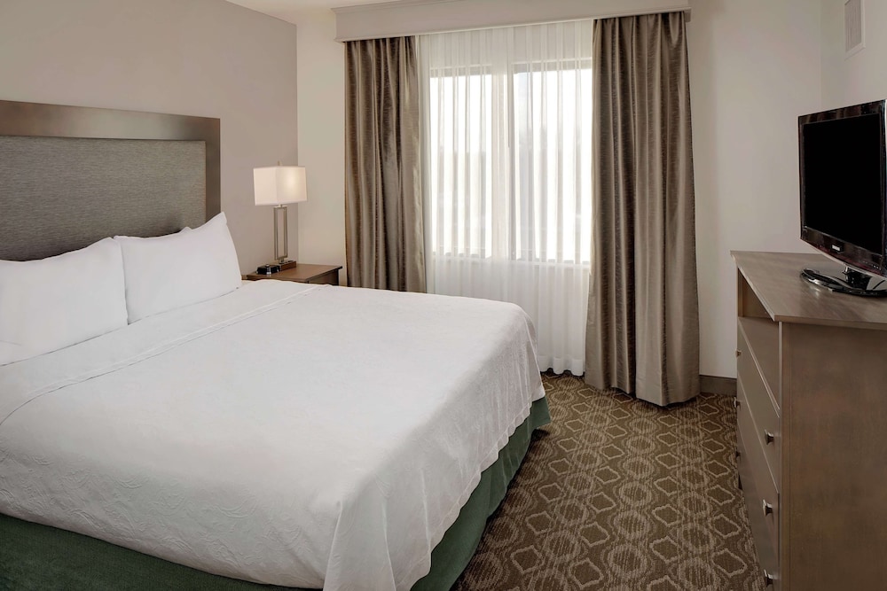 Suite, 1 King Bed with Sofa bed (High Floor) - Photo 2