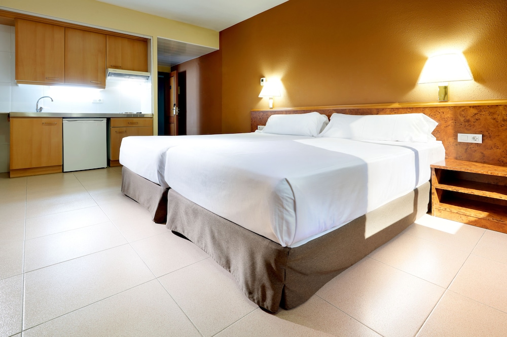 Standard Triple Room, 1 Bedroom (Extra Large) - Photo 1