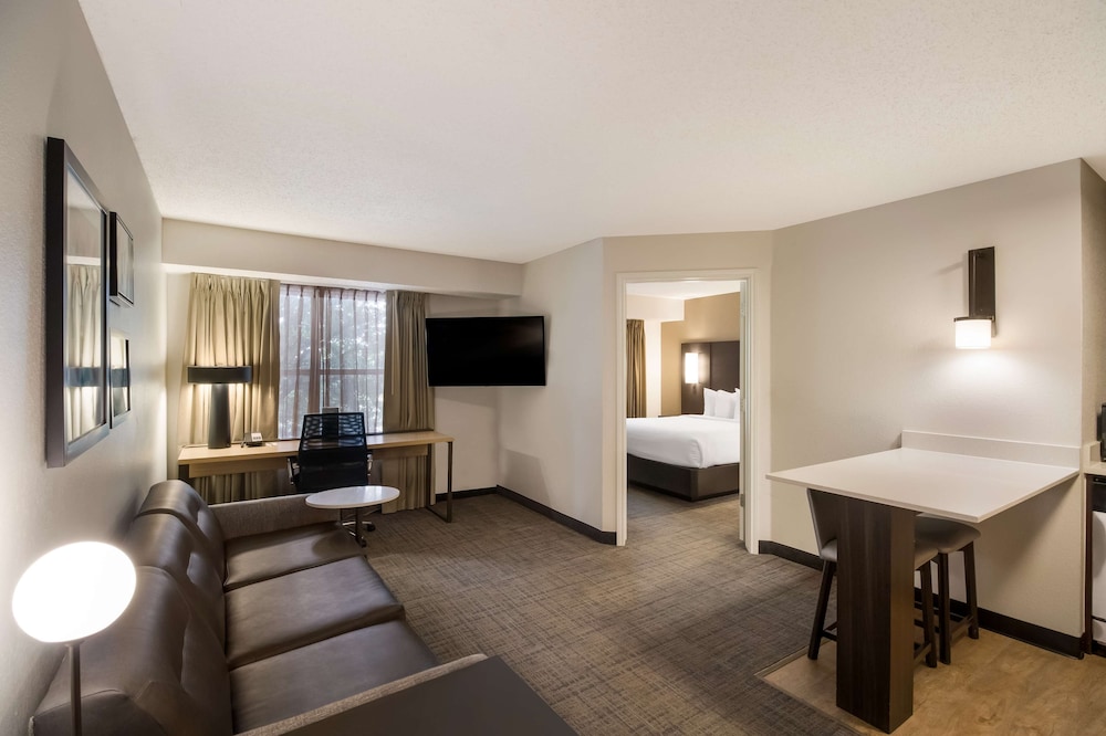 Superior Suite, 1 Queen Bed with Sofa bed (One Bedroom) - Photo 1