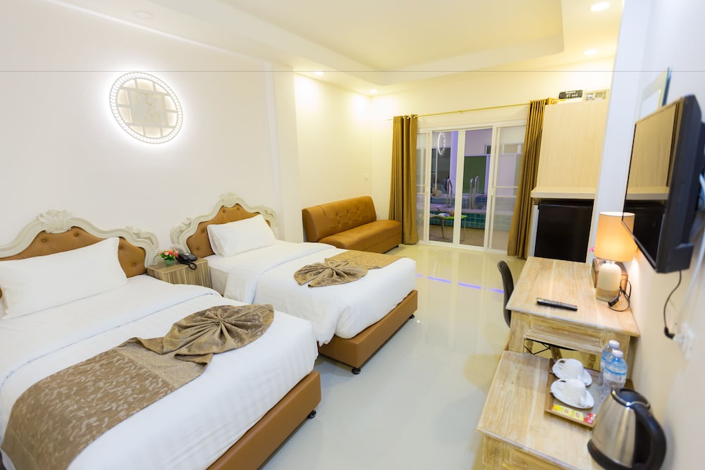 Deluxe Twin Bed Pool Side photo 3