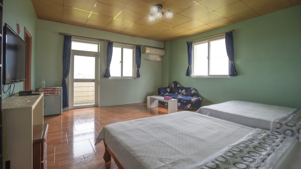 View Quadruple Room photo 2