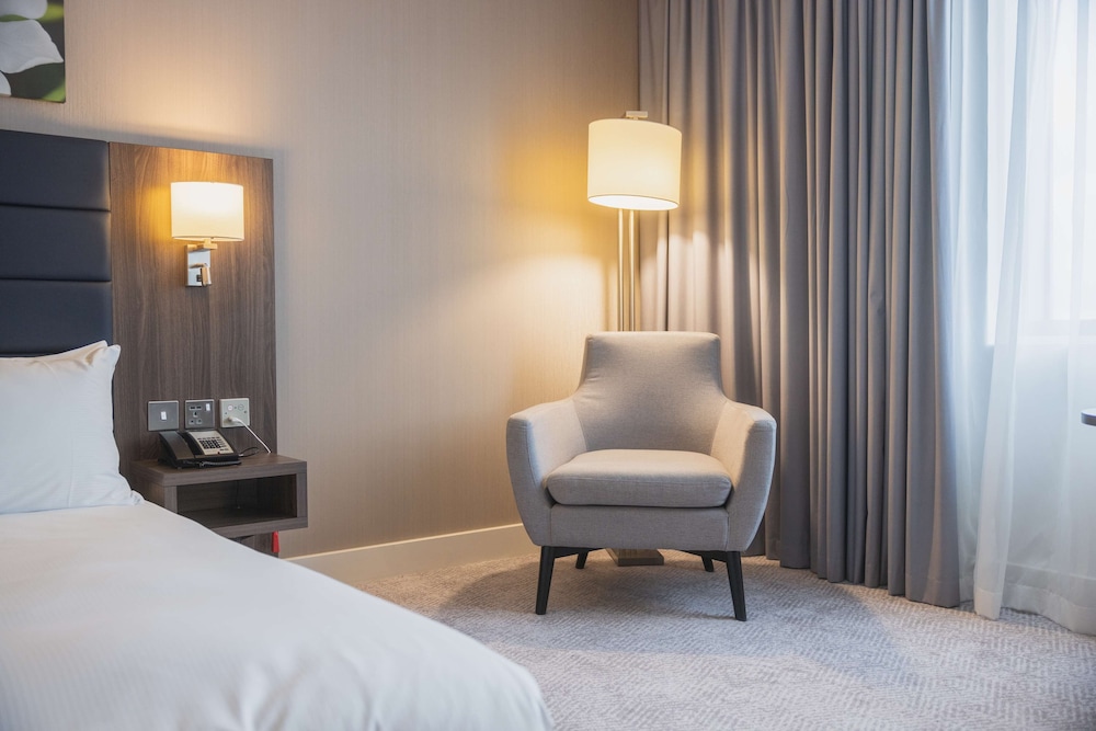 Family Room, 1 Queen Bed (Deluxe)