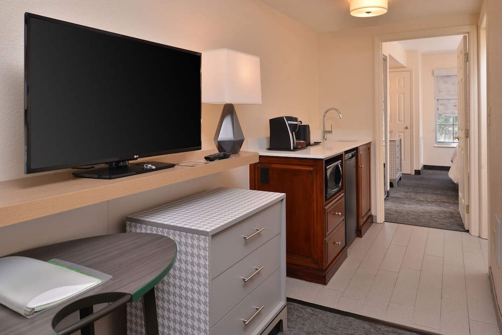 Standard Room, 1 King Bed, Accessible (Mobility, Roll-In Shower) - Photo 5
