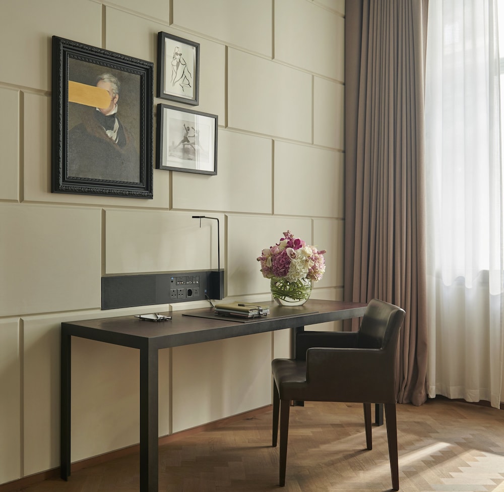 Deluxe Room (Grand)