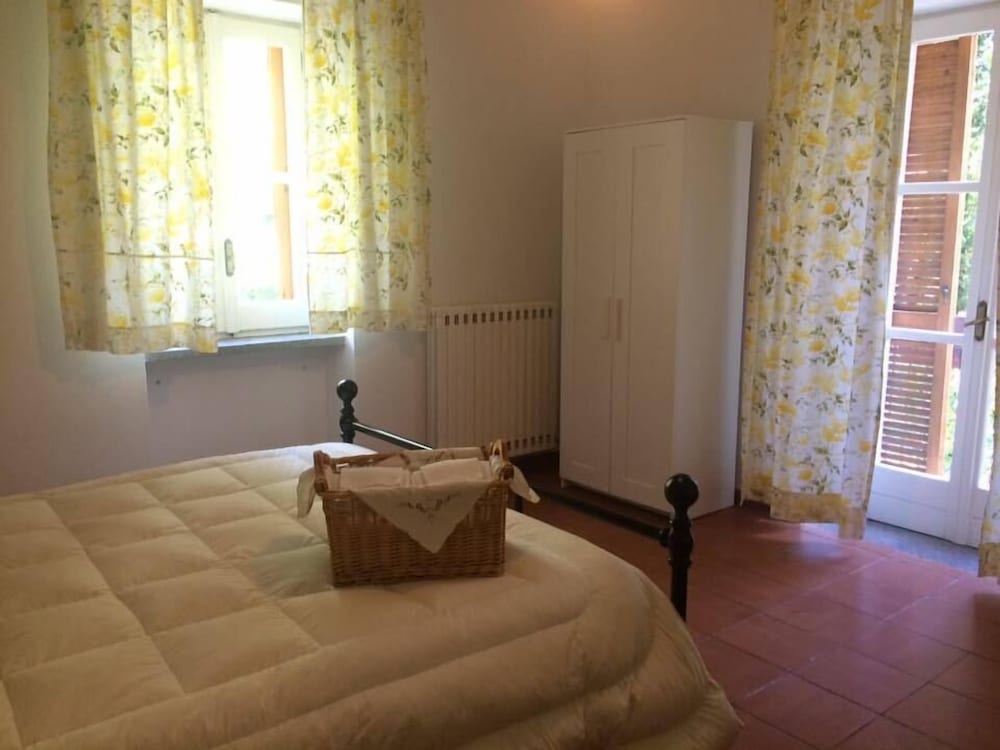 Double Room, Shared Bathroom (Mimose) photo 2