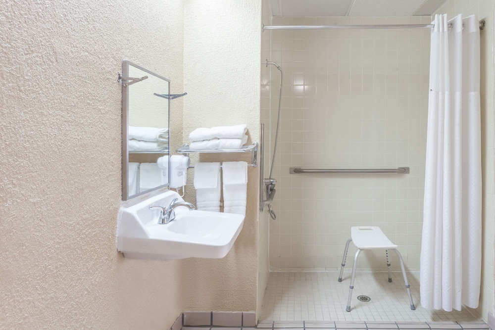 Room, Accessible - Photo 2