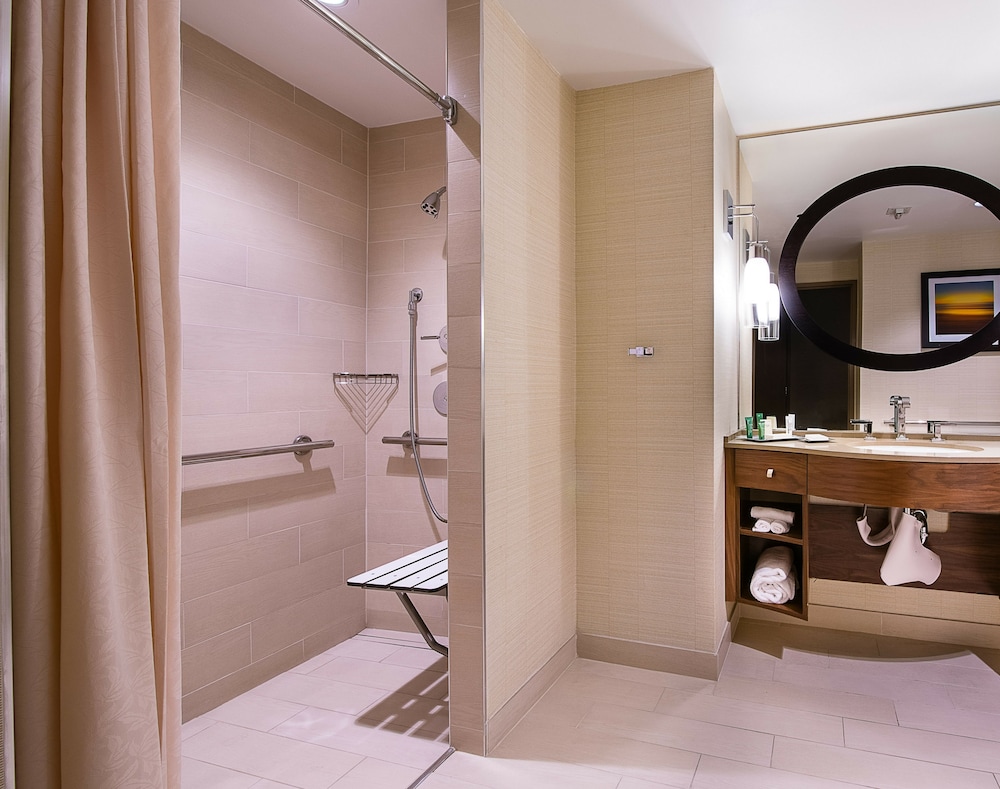 Room, 2 Queen Beds, Accessible (Roll-in Shower) - Photo 6