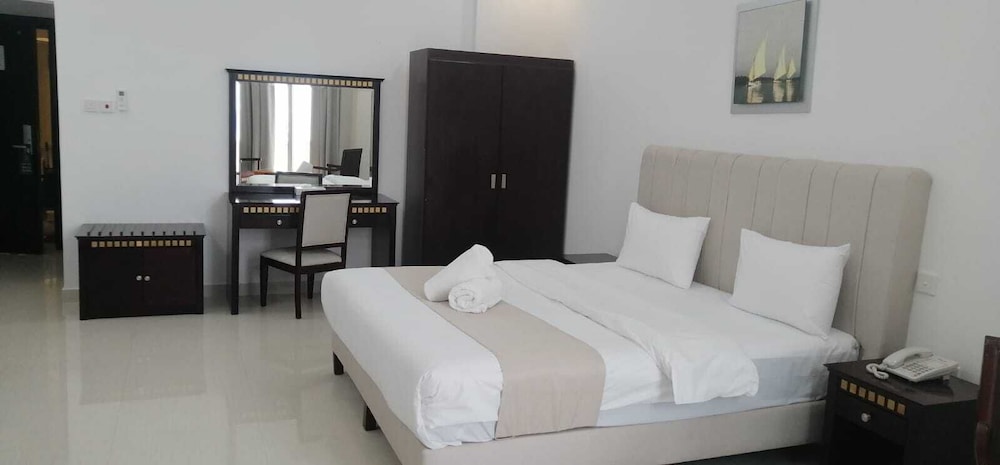 Deluxe Room, 1 King Bed photo 3